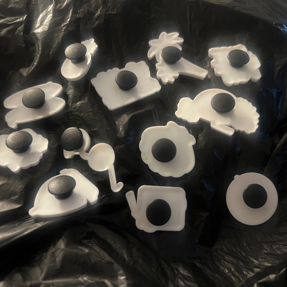 Crocs Unisex Summer Kawaii Jibbitz Shoe Lot- 12 - Picture 2 of 2